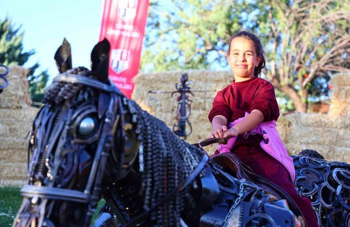 Atık malzemelerden “Nala Senfoni Orkestrası” sergilendi