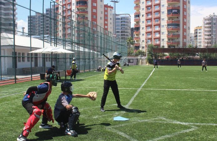 Okul Sporları Beyzbol Küçükler-Yıldızlar Türkiye Birinciliği Mersin’de başladı