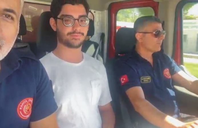 İtfaiye ekibi, asansörde mahsur kalan öğrenciyi kurtarıp sınava yetiştirdi