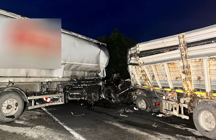 Manisa’da 2 TIR çarpıştı; 2 yaralı
