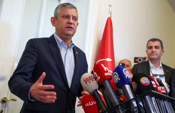Özgür Özel’den grup toplantısı kararı