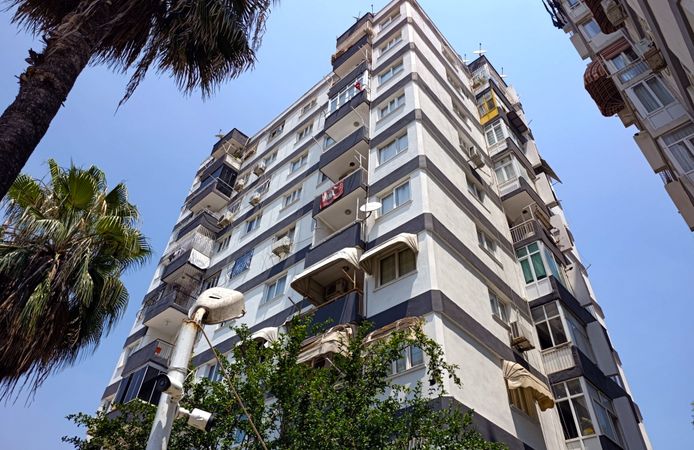 Dini nikahlı eşini çekiçle dövüp, bıçakla boğazını kesti