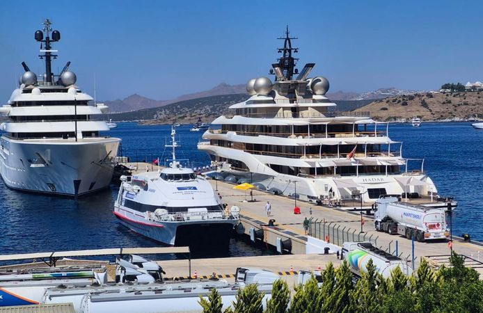 Bodrum'a demir atan iki lüks yat, toplam 615 ton yakıt aldı