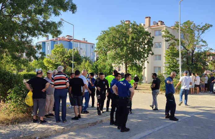 Edirne’de komşular arası silahlı kavga: 1’i ağır 3 yaralı