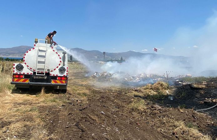 Yangında 50 dönüm alan zarar gördü