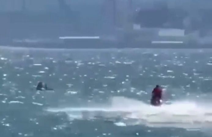 Rüzgarla açığa sürüklenen anne ve kız kurtarıldı