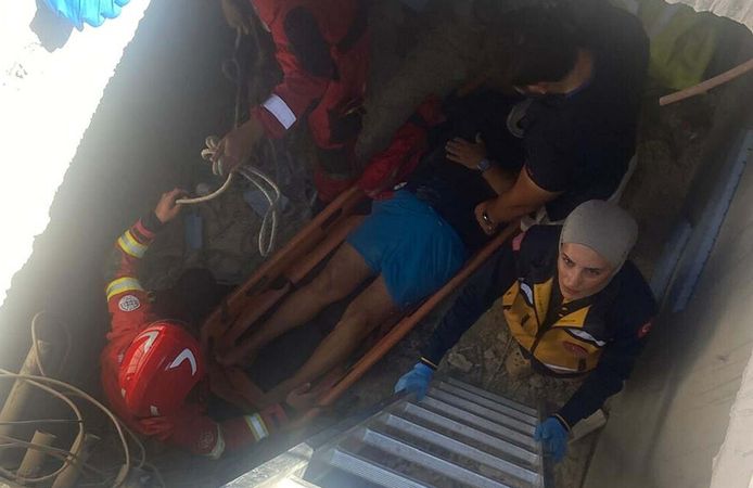 Bodrum'da 5 metre derinliğindeki havuzun makine dairesine düşen kişi kurtarıldı