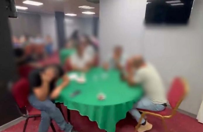 Düğün salonu görünümlü kumarhaneye polis baskını