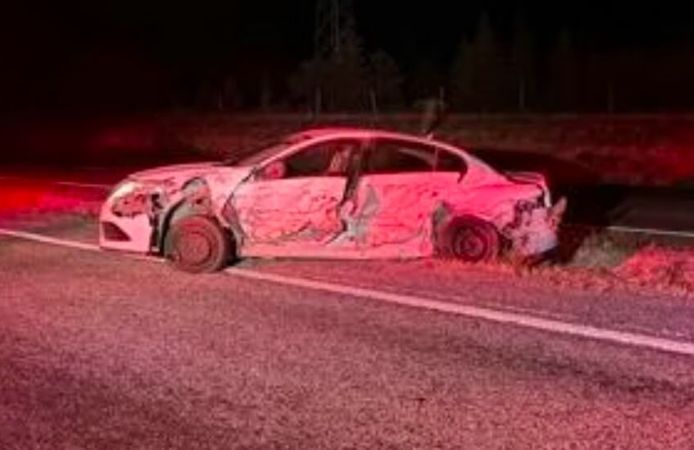 İki otomobil çarpıştı, biri şarampole yuvarlandı: 8 yaralı