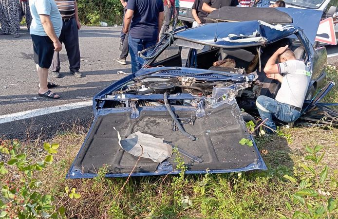 Otomobil ile işçi servisinin çarpıştığı kaza kamerada: 4 yaralı