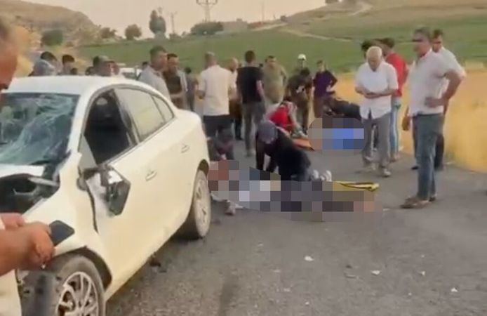 Otomobille çarpışan motosikletteki 2 kişi öldü