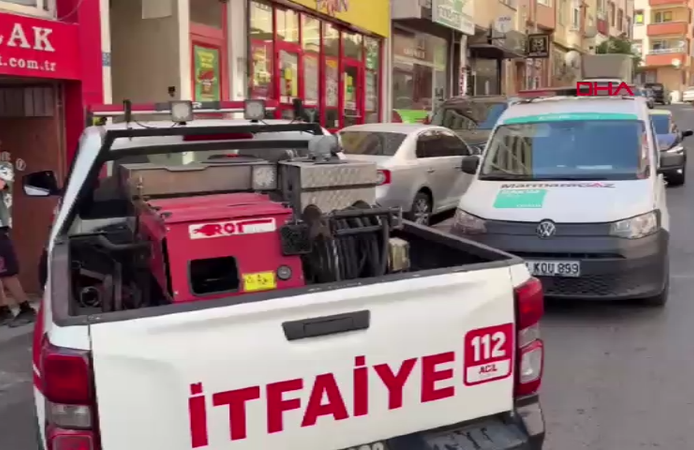 Yılanı itfaiye ekipleri kurtardı