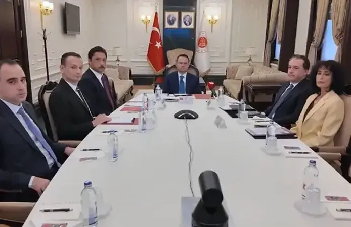 Bakan Gürlek, Yunan mevkidaşı Floridis ile görüştü