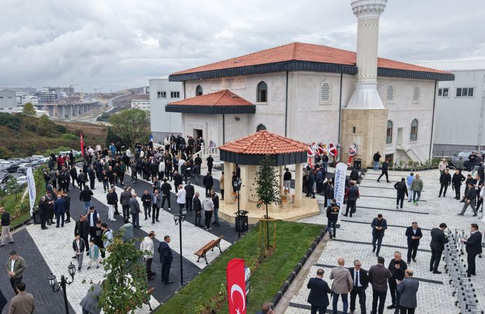 1300 kişilik Mehmet Yusuf Aydın Camii ibadete açıldı