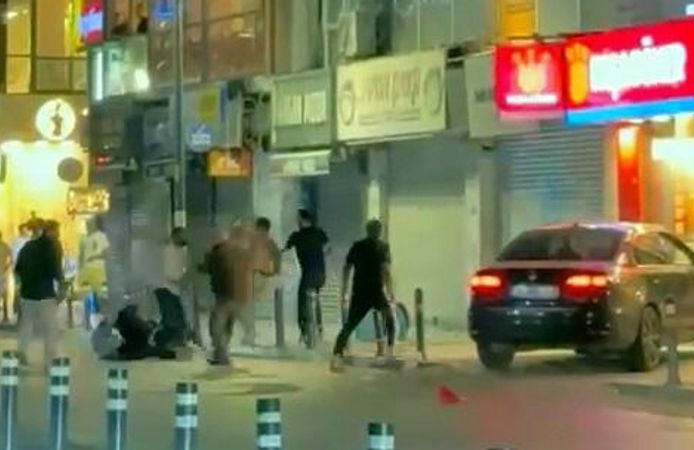 Sandalyeyi kapan kavgaya koştu