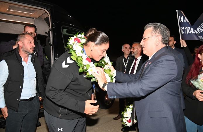 Avrupa şampiyonu Havvanur Kethüda, memleketinde coşkuyla karşılandı