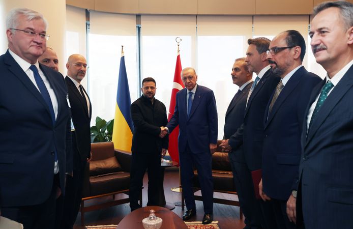 Bayraktar'dan Ukrayna'ya enerji arz güvenliği desteği mesajı