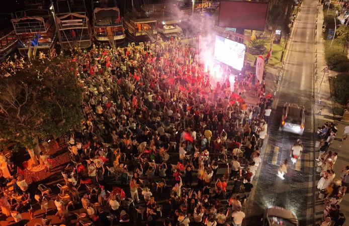 Bodrum’da meydanlar Filenin Sultanları’nın şampiyonluğuyla coştu
