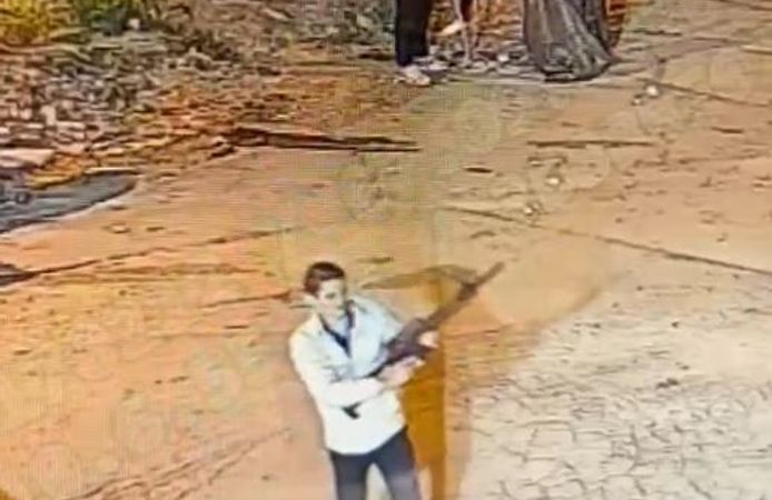 Düğünde havaya ateş açınca gözaltına alındılar