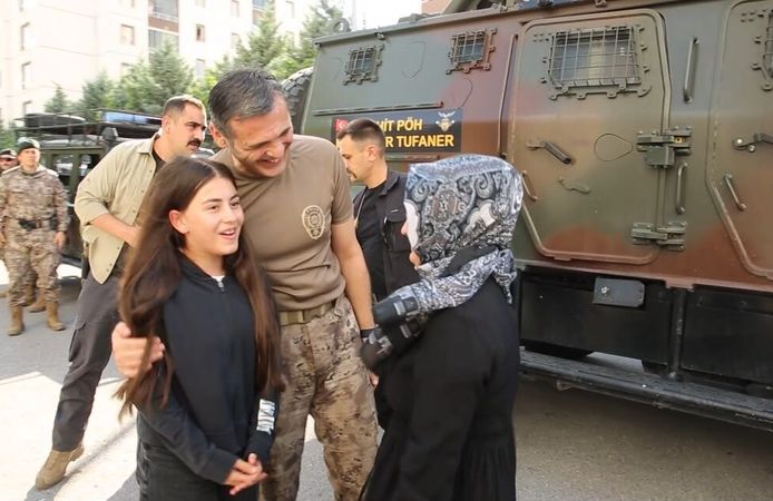 Şehit polis memurunun kızı Elif’e ilk gününde özel jest