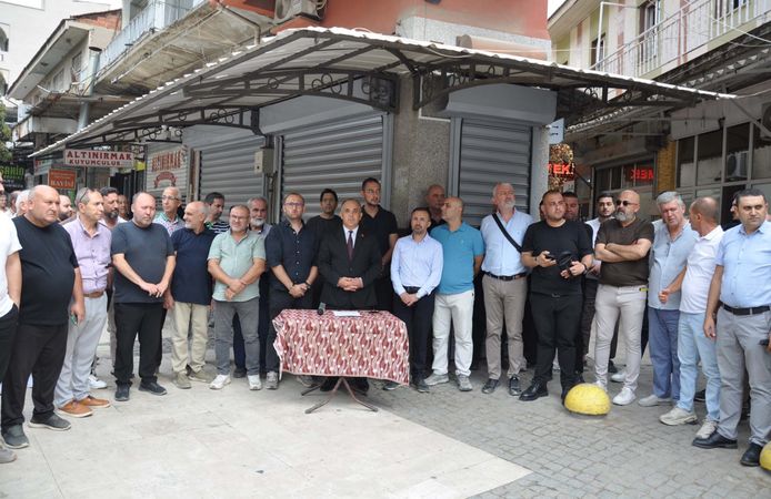 Silahlı soygun girişimi sonrası kuyumcular kepenk indirdi