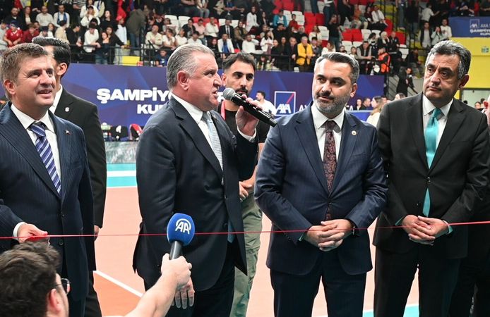Bakan Bak, Yeni Spor Kompleksi'nin açılışını gerçekleştirdi