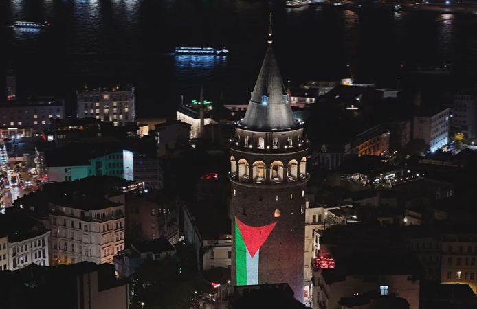 Galata Kulesi Filistin bayrağıyla ışıklandırıldı
