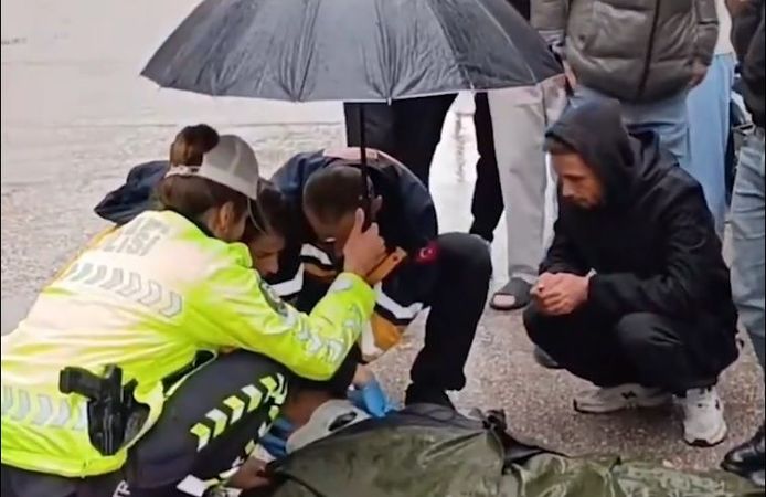 Bakan Çiftçi’den yaralı gence şemsiye tutan polise teşekkür