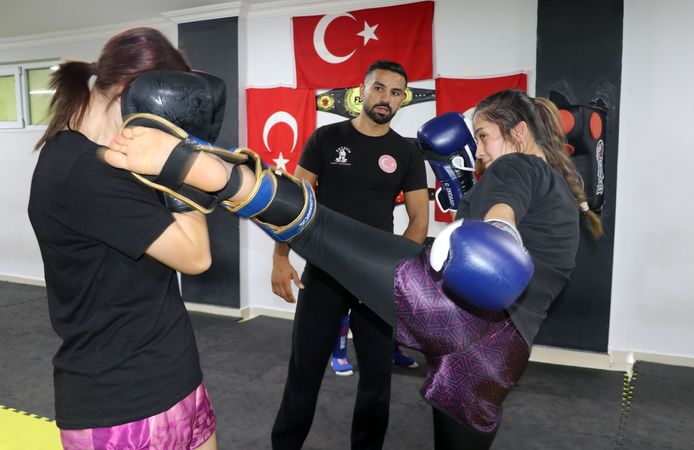 Avrupa şampiyonu olan inşaat işçisi şimdi yeni sporcular yetiştiriyor
