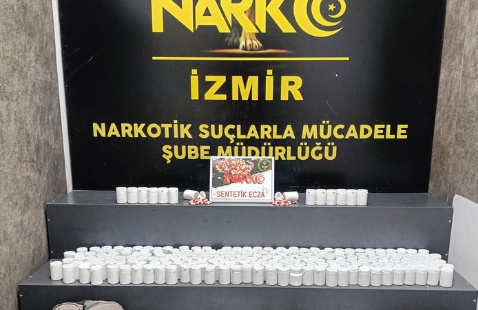Toprağa gömülü 17 bin 528 sentetik hap yakalandı