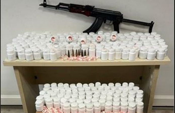 İzmir'de operasyon: 59 bin 300 sentetik hap ele geçirildi