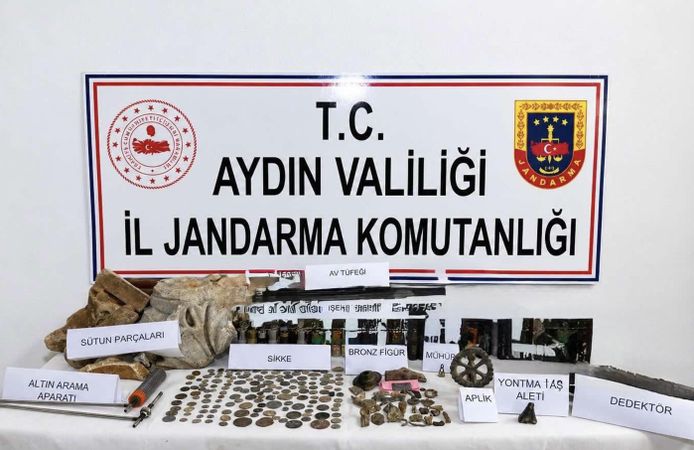 Aydın’da tarihi eser operasyonu: 157 sikke ele geçirildi