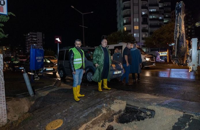 Mersin'de sağanak hayatı olumsuz etkiledi