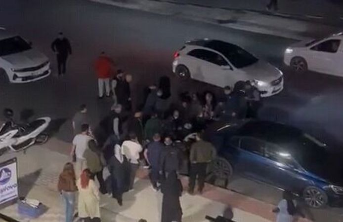 Sollama yapan motosiklet otomobille çarpıştı: 2 yaralı