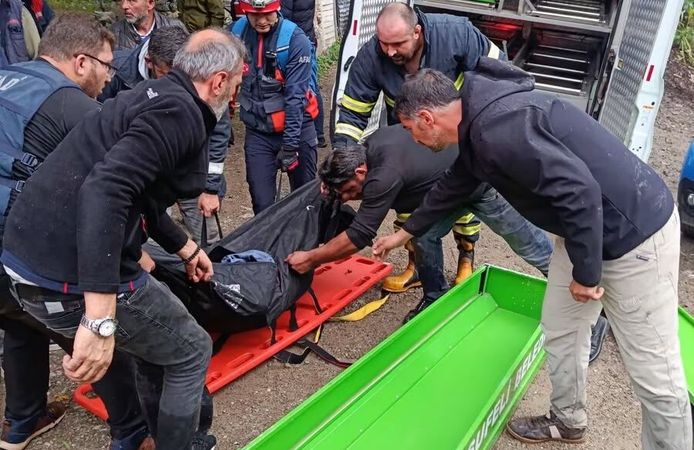 Otomobil uçuruma yuvarlandı: Sürücü hayatını kaybetti