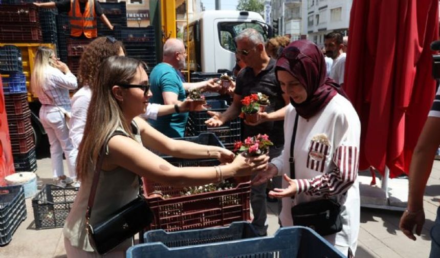 Antalya Büyükşehirden Anneler Gününde 25 bin çiçeklik jest