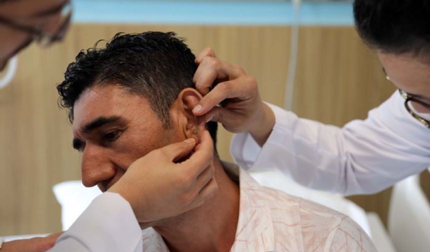 Isırılıp kopan kulak süper Mikrocerrahi ile yerine dikildi