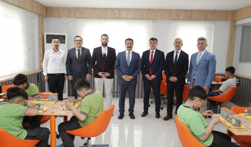 Depremzede çocuklar için M2 STEAM merkezi açıldı