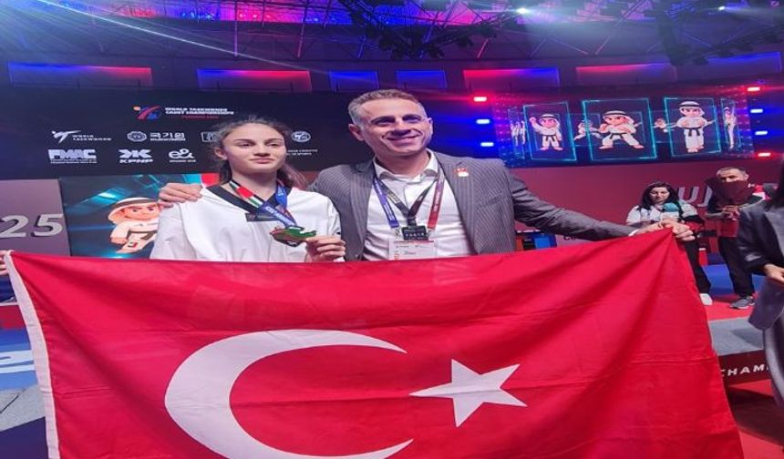 Sena Yılmaz, taekwondoda dünya şampiyonu oldu