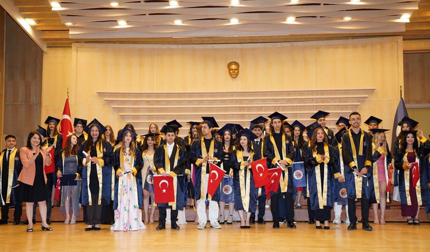 MEÜ’de Konservatuvar Mezuniyet Töreni Müzik ve Gururla Kutlandı