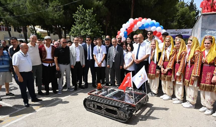 Mersinli Öğrencilerin Geliştirdiği Yörü-K Tanıtıldı: Yürüyüş Testi Başarılı
