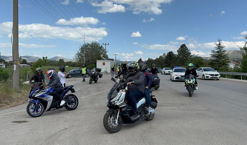 Isparta’da Motosikletlilerden UYUMLU Destek Konvoyu