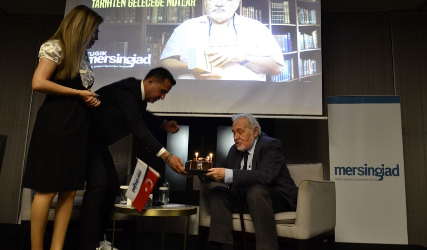 İlber Ortaylı’ya Mersin’de Sürpriz Doğum Günü Kutlaması