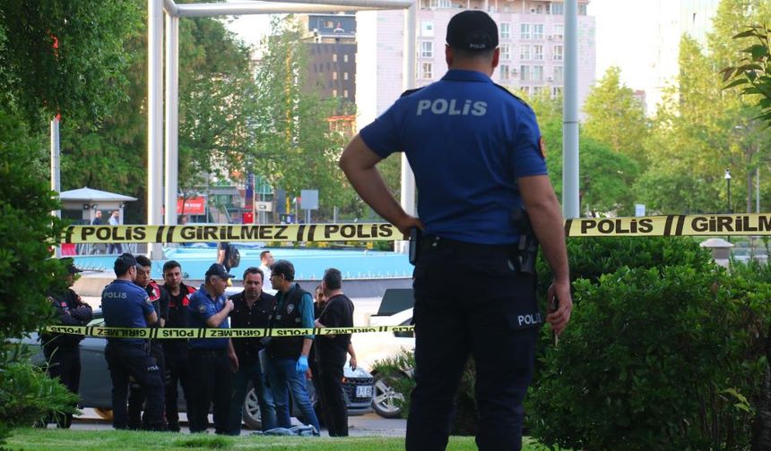 TBMM’de Yetkiliyle Görüşemeyince Silahına Davrandı: Havaya 3 El Ateş Etti
