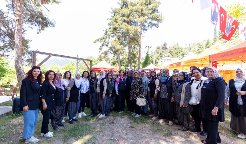 Meral Seçer’den Çamlıyayla’daki üretici kadınlara moral ziyareti