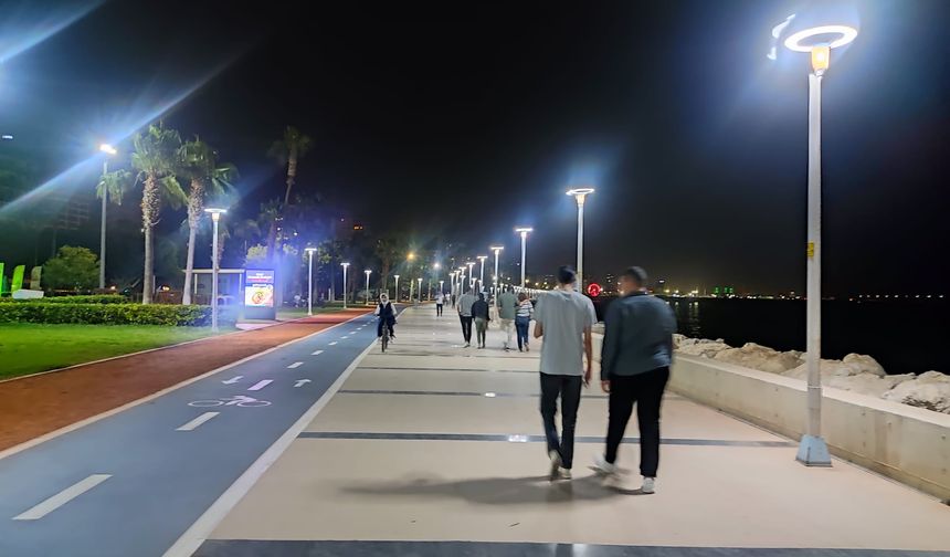 Mersin Sahili Hafta İçi de Nefes Alıyor