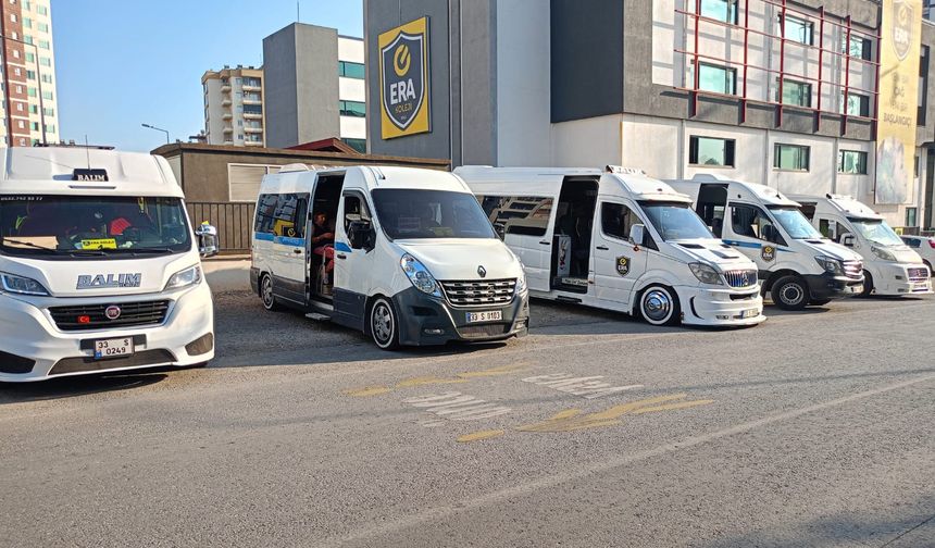 Mersin’de 25 Yıllık Direksiyon Aşkı: “Öğrencileri Evlat Gibi Taşıyoruz”