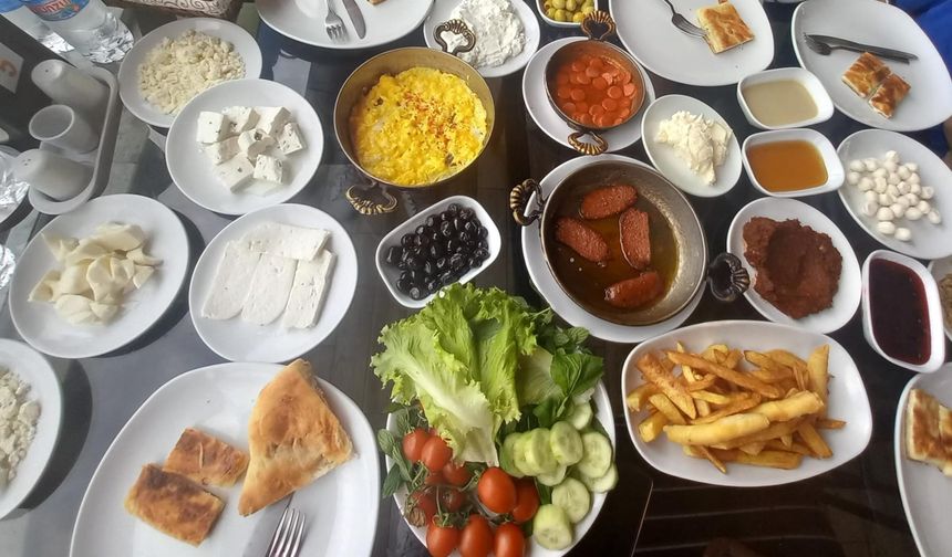Serpme Kahvaltının Popülerliği İsrafı Tetikliyor