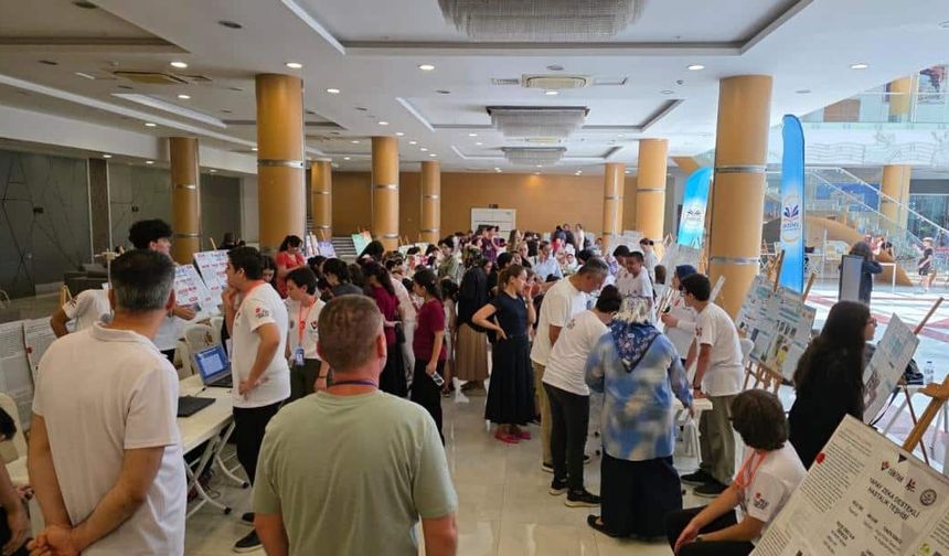 Yenişehir’de TÜBİTAK 4006- C Bilim Fuarı’nda Bilim Rüzgârı Esti