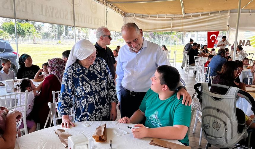Anamur Belediye Başkanı Deniz, Özel Bireylerle Bir Araya Geldi
